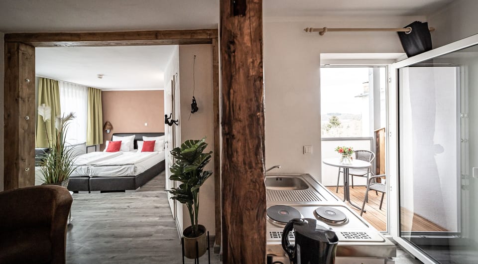 Double Room, Balcony | Hypo-allergenic bedding available, in-room safe, WiFi (free), bed sheets