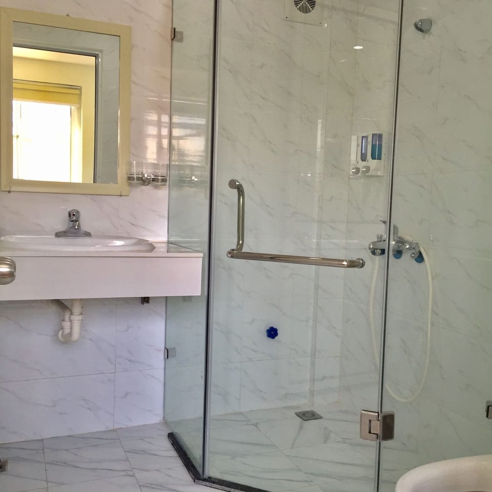 Family Room | Bathroom | Combined shower/tub, free toiletries, slippers, towels