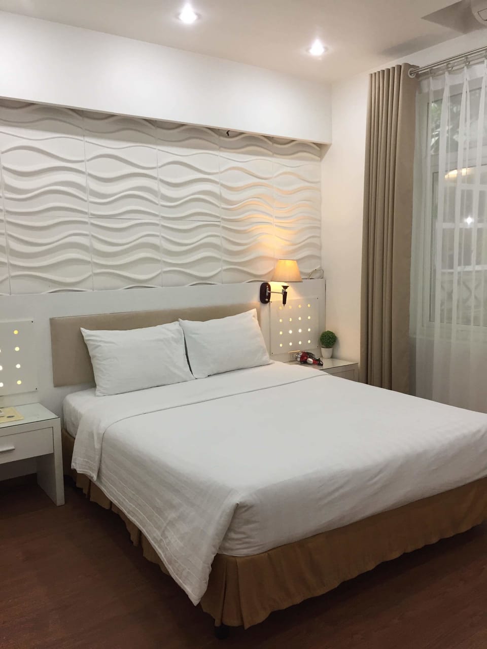 Double Room, 1 Queen Bed | Minibar, desk, free WiFi