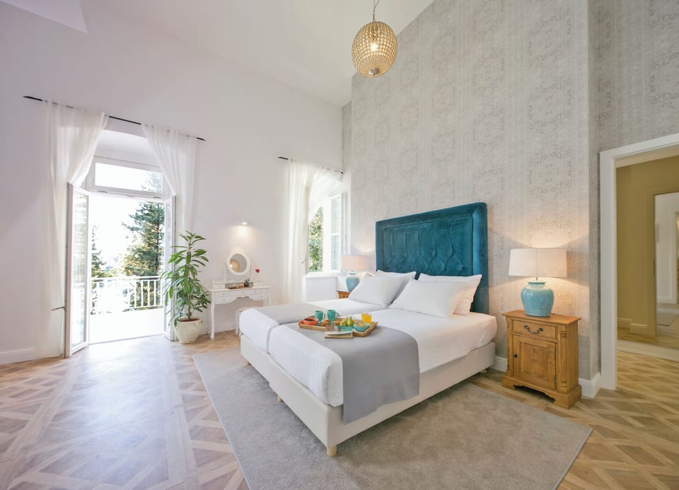 Andreis luxury suite with balcony | Hypo-allergenic bedding, minibar, iron/ironing board, free WiFi