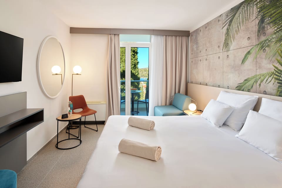 Standard Triple Room, Balcony | In-room safe, desk, blackout drapes, free cribs/infant beds