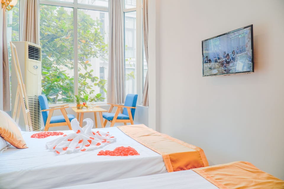 Select Comfort beds, in-room safe, soundproofing, free WiFi