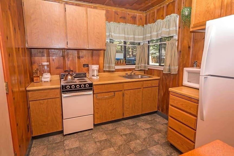 Cabin, 1 Bedroom | Private kitchen | Full-size fridge, microwave, stovetop, coffee/tea maker