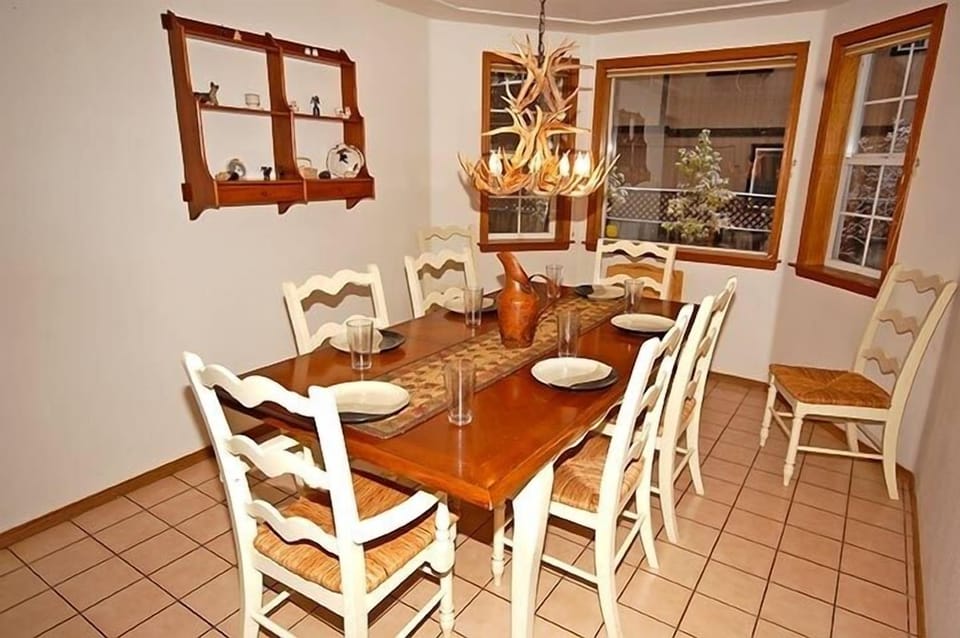 House, 3 Bedrooms | Dining