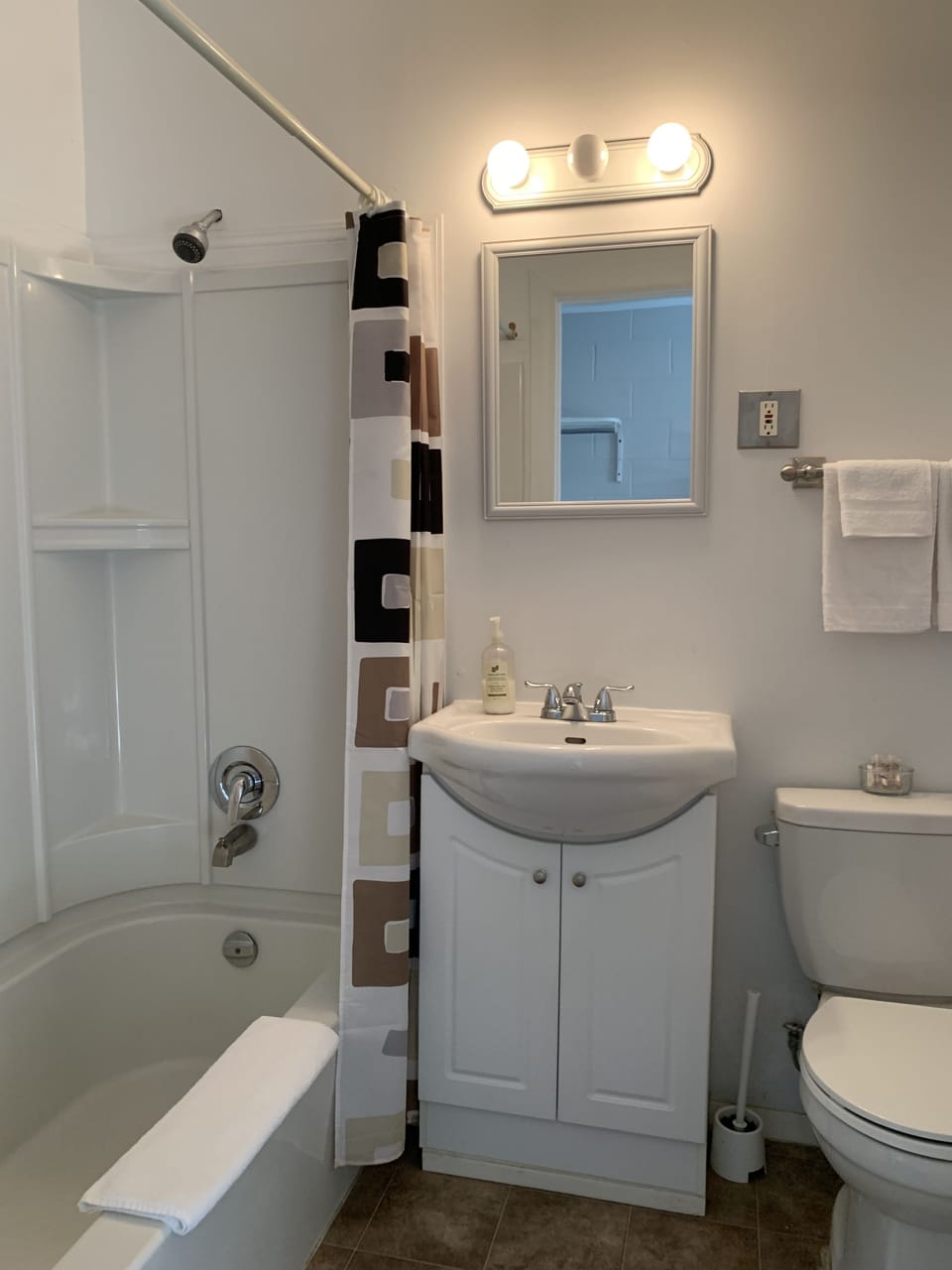 Standard Double or Twin Room, 2 Double Beds | Bathroom | Combined shower/tub, free toiletries, towels