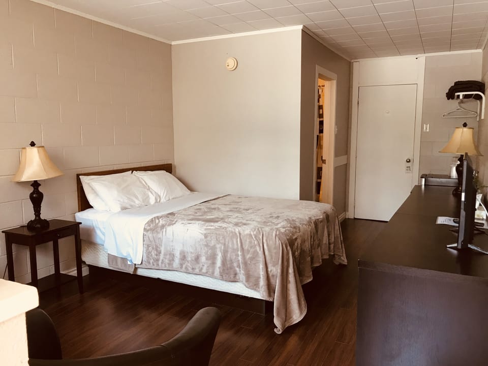 Comfort Single Room | Desk, WiFi (free), bed sheets
