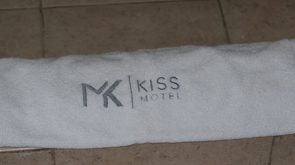 Junior Suite, 1 King Bed | Bathroom | Shower, free toiletries, towels