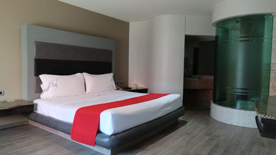 Junior Suite, 1 King Bed | Free WiFi