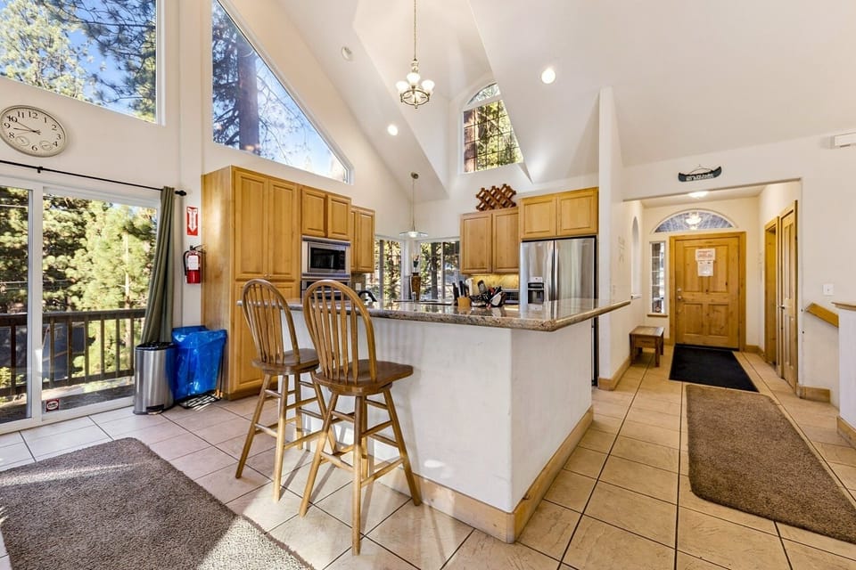 House, 4 Bedrooms | Private kitchen | Mini-fridge, microwave, oven, stovetop