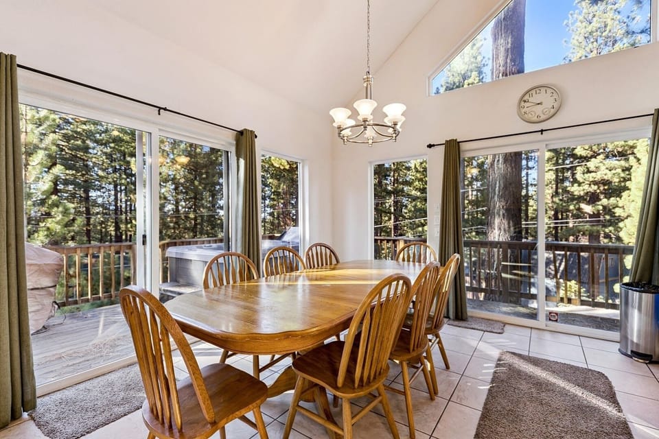 House, 4 Bedrooms | Dining