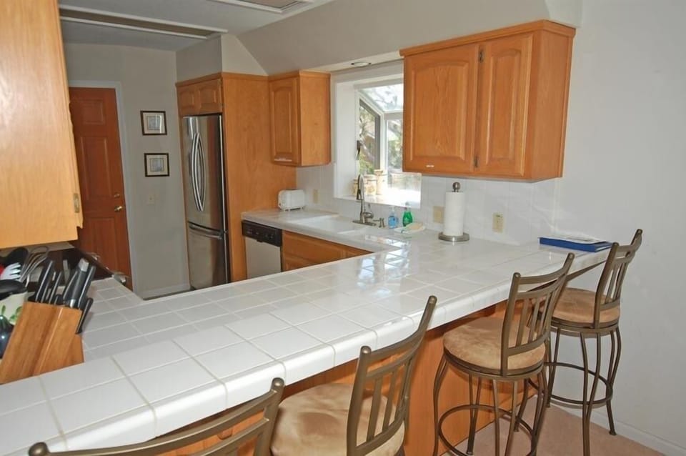 House, 4 Bedrooms | Private kitchen | Full-size fridge, microwave, oven, stovetop