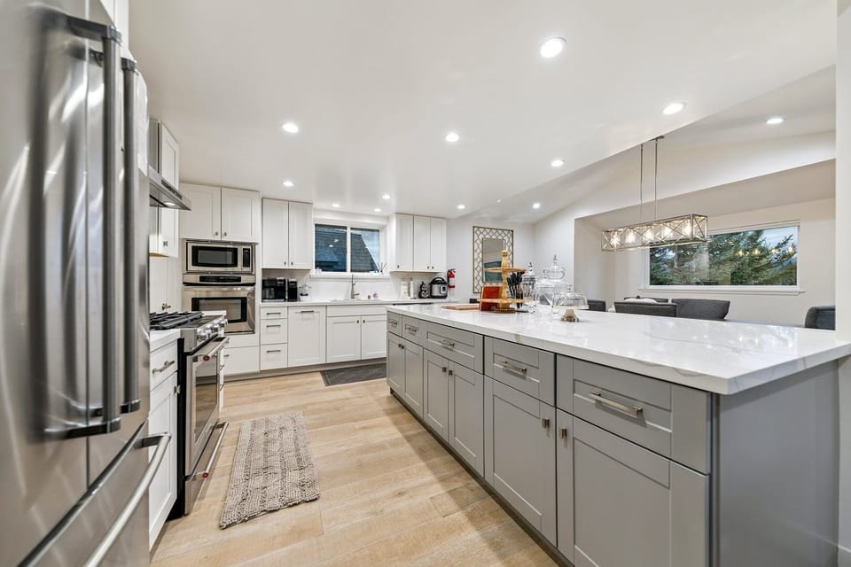 House, 3 Bedrooms | Private kitchen | Microwave, oven, coffee/tea maker