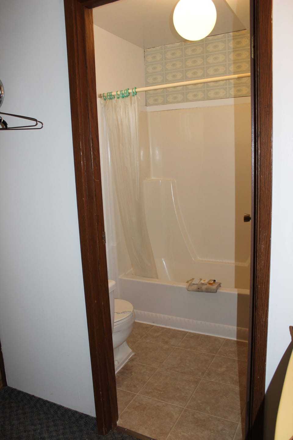 Deep soaking bathtub