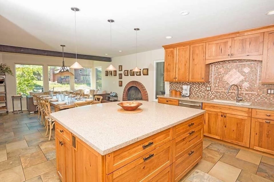 House, 4 Bedrooms | Private kitchen | Full-size fridge, microwave, oven, stovetop