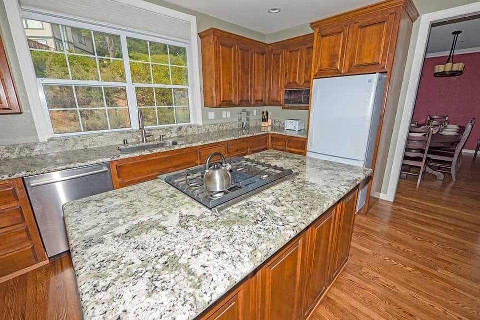 House, 4 Bedrooms | Private kitchen | Full-size fridge, stovetop, dishwasher, coffee/tea maker