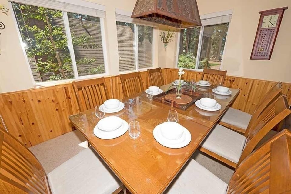 House, 3 Bedrooms | Private kitchen | Full-size fridge, microwave, oven, stovetop