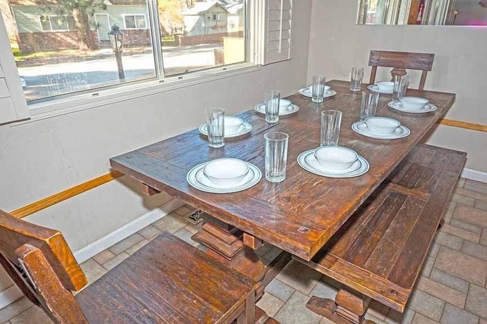 Cabin, 3 Bedrooms | Dining