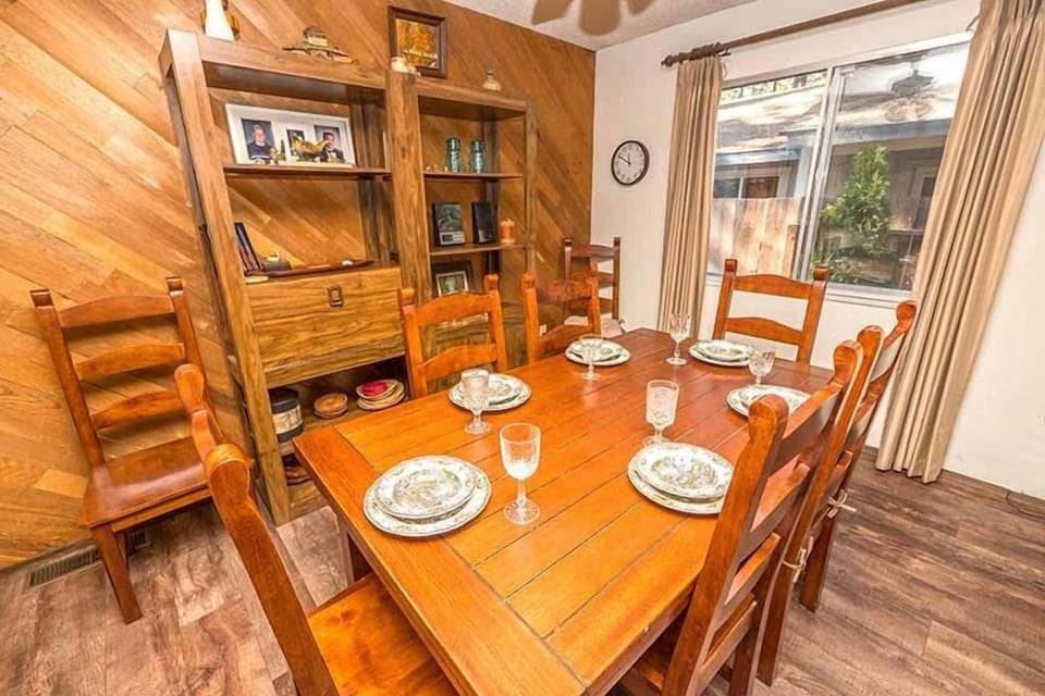 House, 3 Bedrooms | Dining