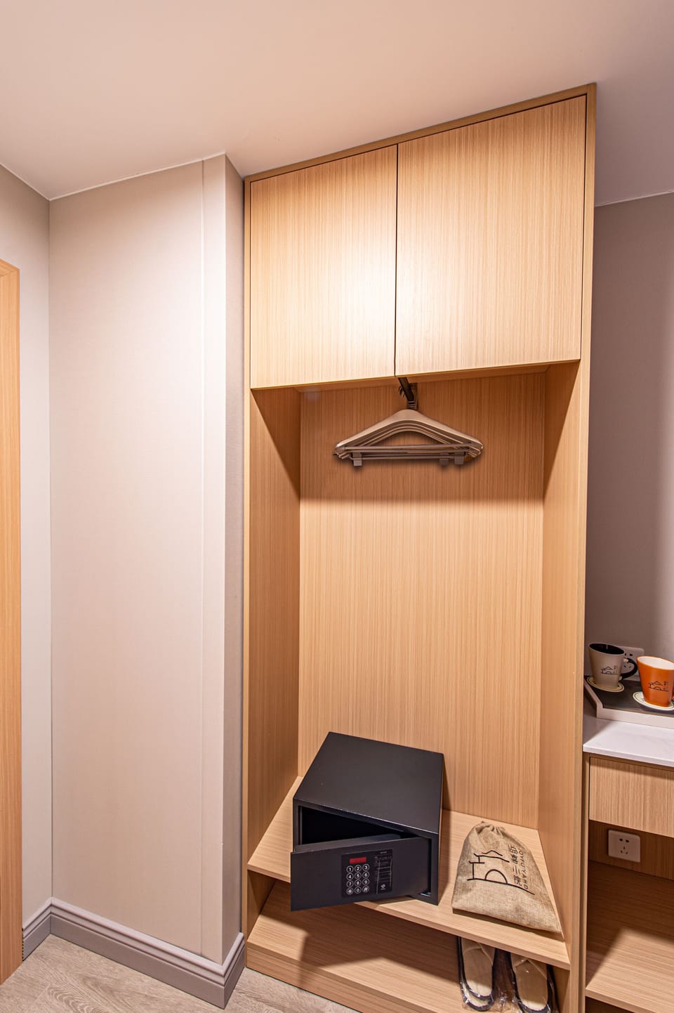 Deluxe Twin Room, 2 Twin Beds | Desk, blackout drapes, free cribs/infant beds, free WiFi