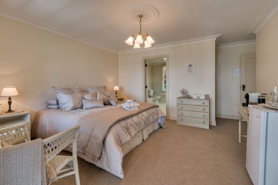 Panoramic Suite, 1 King Bed, Ensuite (Suite 4) | Premium bedding, Select Comfort beds, minibar, soundproofing