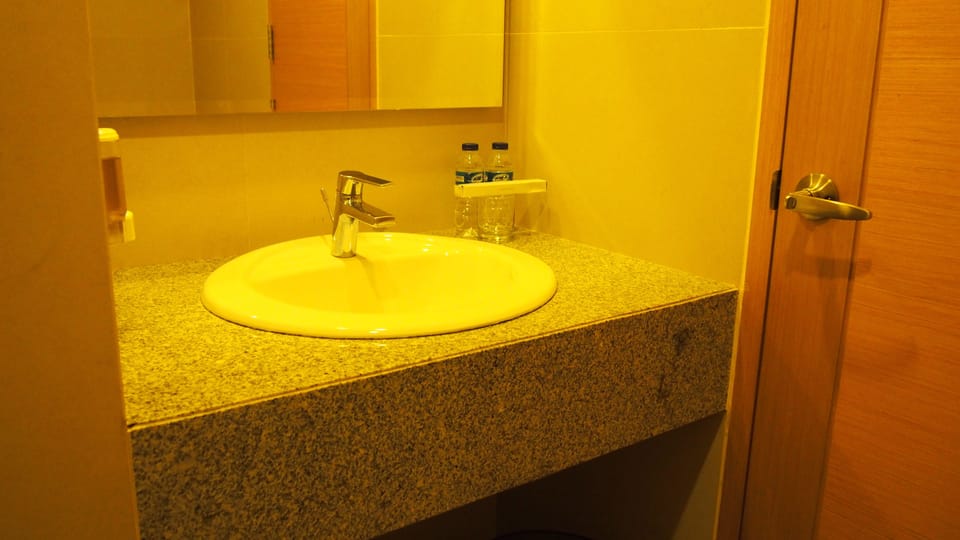 Bathroom sink