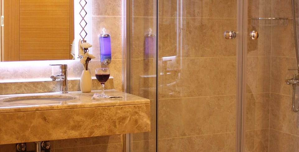 Double Room | Minibar, in-room safe, desk, soundproofing