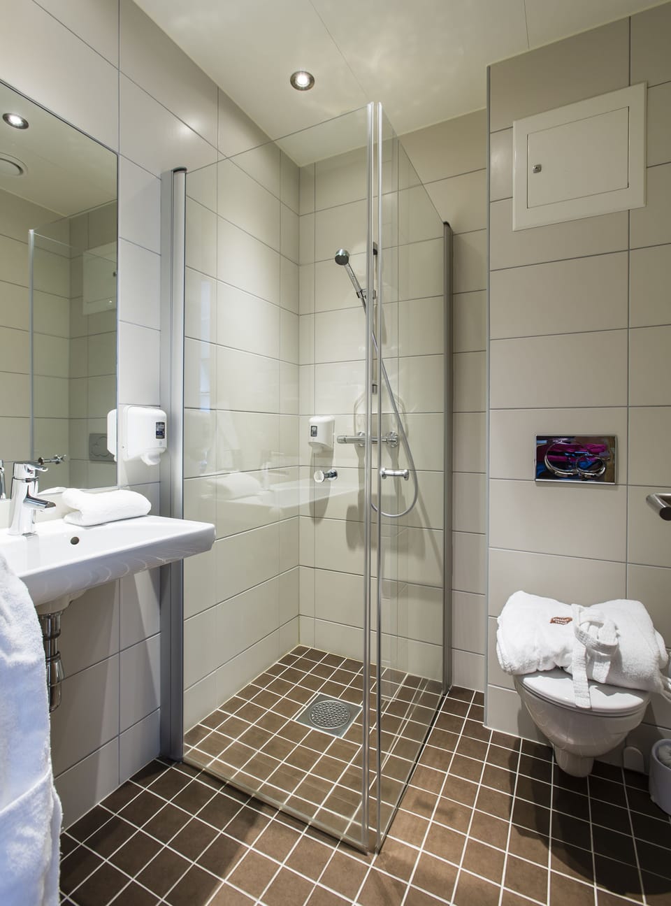 Double or Twin Room | Bathroom | Eco-friendly toiletries, towels