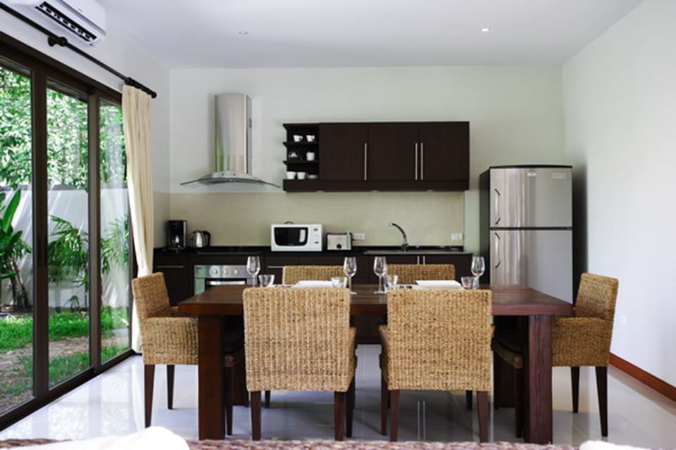2 Bedroom Villa | Private kitchen | Full-size fridge, microwave, oven, stovetop