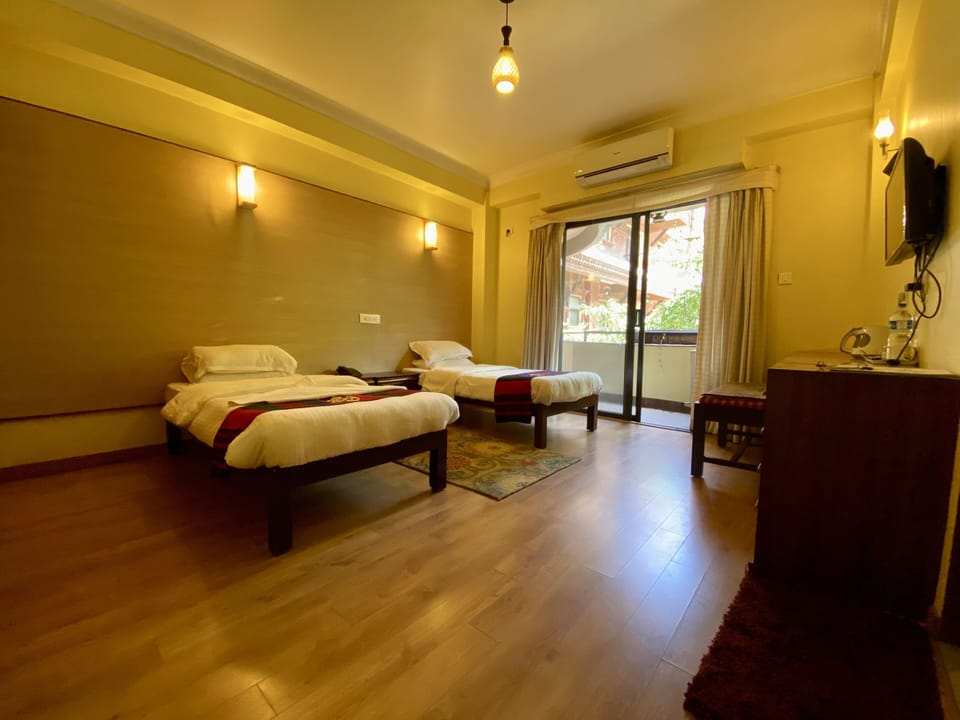 Deluxe Twin Room | In-room safe, desk, soundproofing, free WiFi