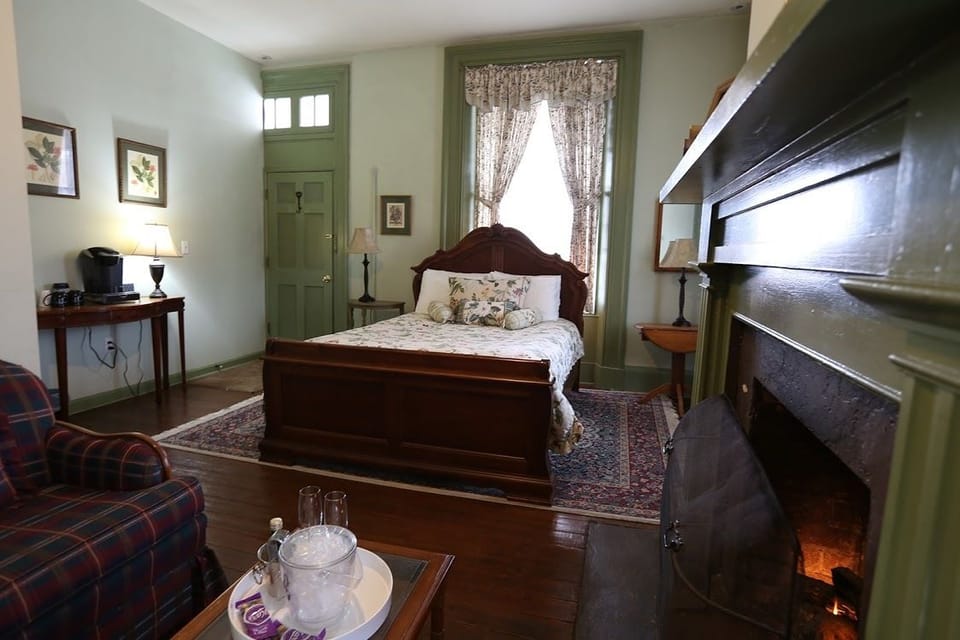 Room | Individually decorated, individually furnished, iron/ironing board