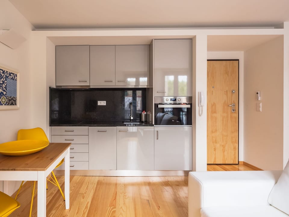 Studio (InSitu Trindade Quiet Studio - 2T) | Private kitchenette | Fridge, microwave, oven, stovetop
