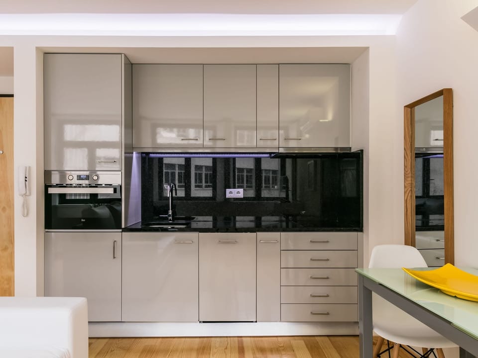 Studio (InSitu Trindade - Mist 2F) | Private kitchen | Fridge, microwave, oven, stovetop