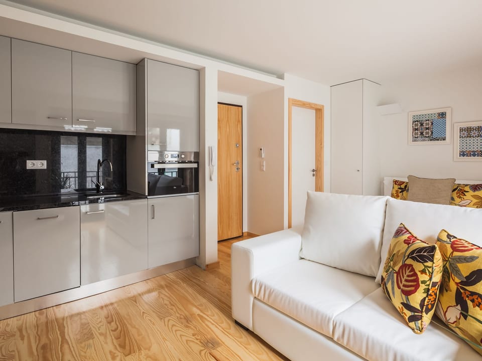 Studio (InSitu Trindade - Cosy 1T) | Private kitchenette | Fridge, microwave, oven, stovetop
