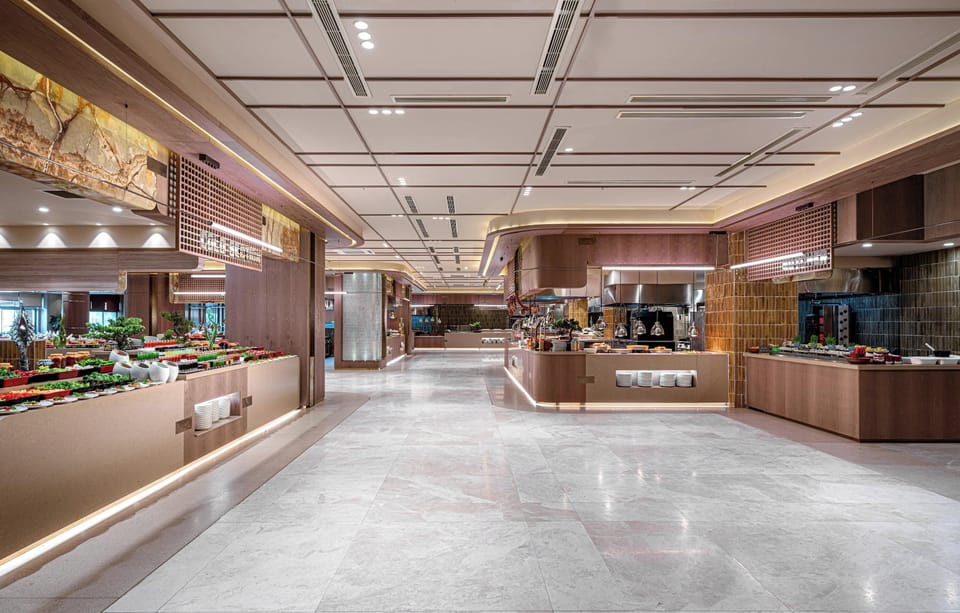 4 restaurants; breakfast, lunch, and dinner served