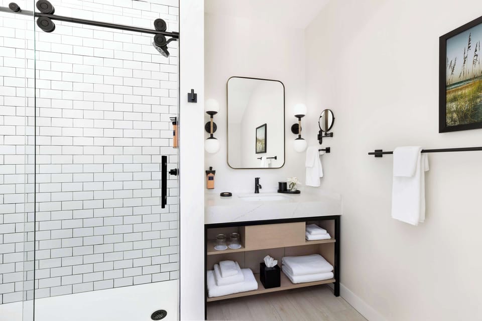 Shower, hair dryer, towels