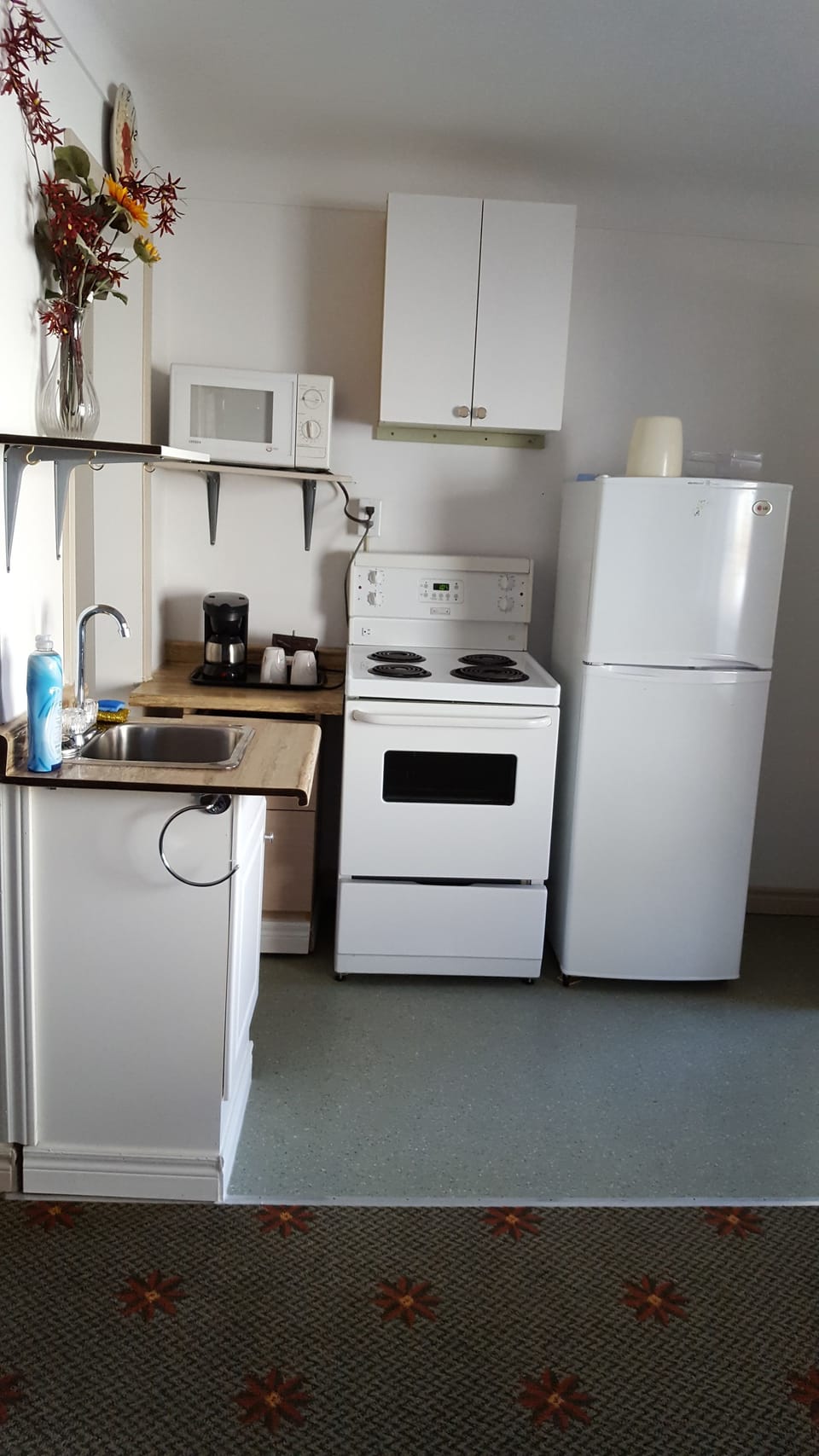 Private kitchenette | Coffee/tea maker, fridge