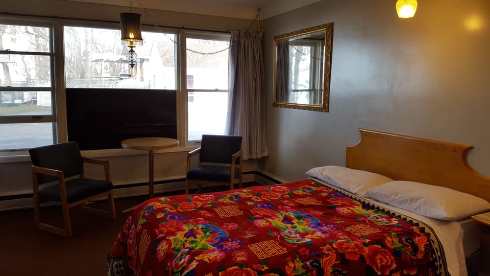 Cribs (free), WiFi (free), bed sheets