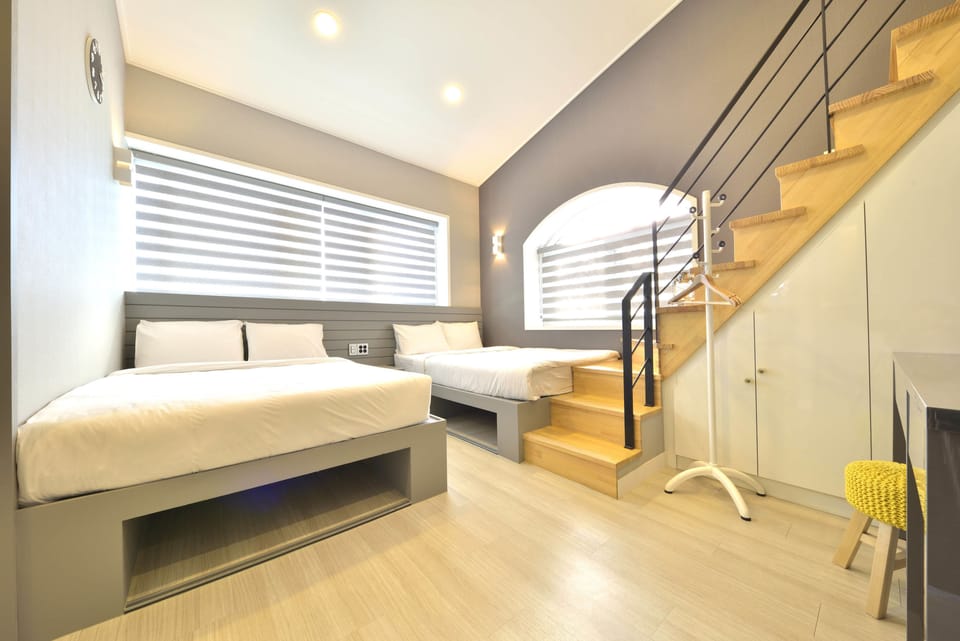 Family Room (Suite) | Premium bedding, individually decorated, desk, soundproofing