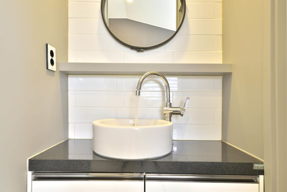 Family Room (Suite) | Bathroom sink