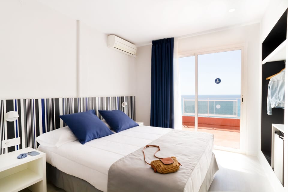 In-room safe, free WiFi, bed sheets