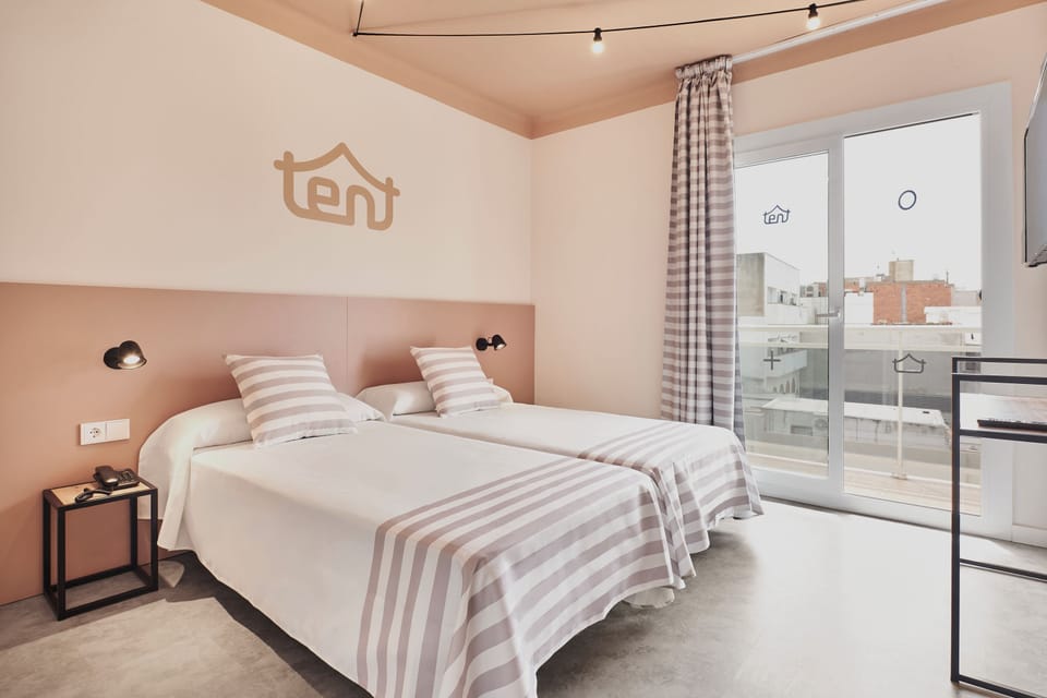 Laptop workspace, blackout drapes, free cribs/infant beds, free WiFi