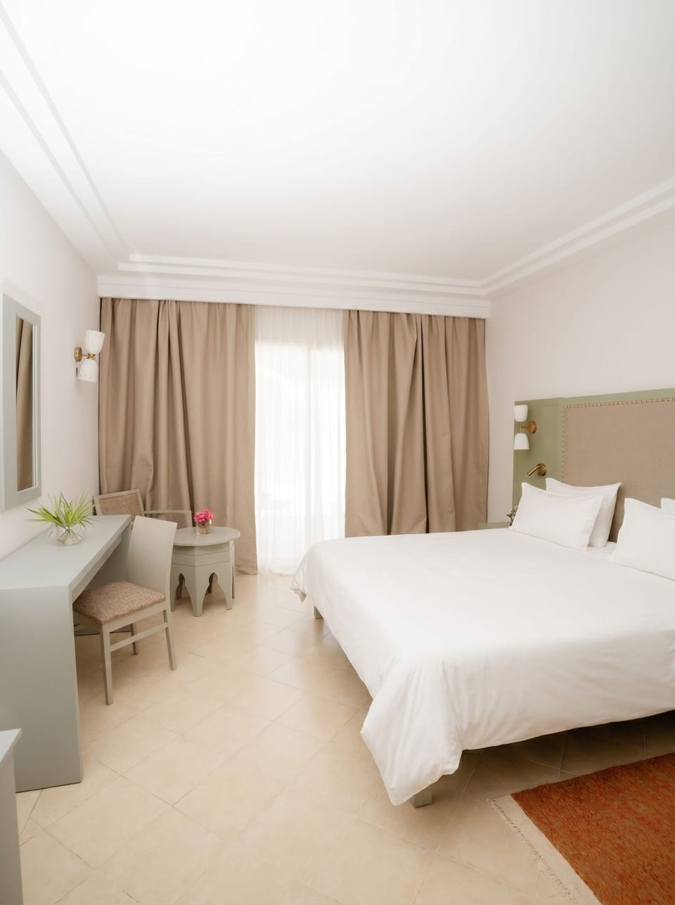 Premium bedding, in-room safe, blackout drapes, soundproofing