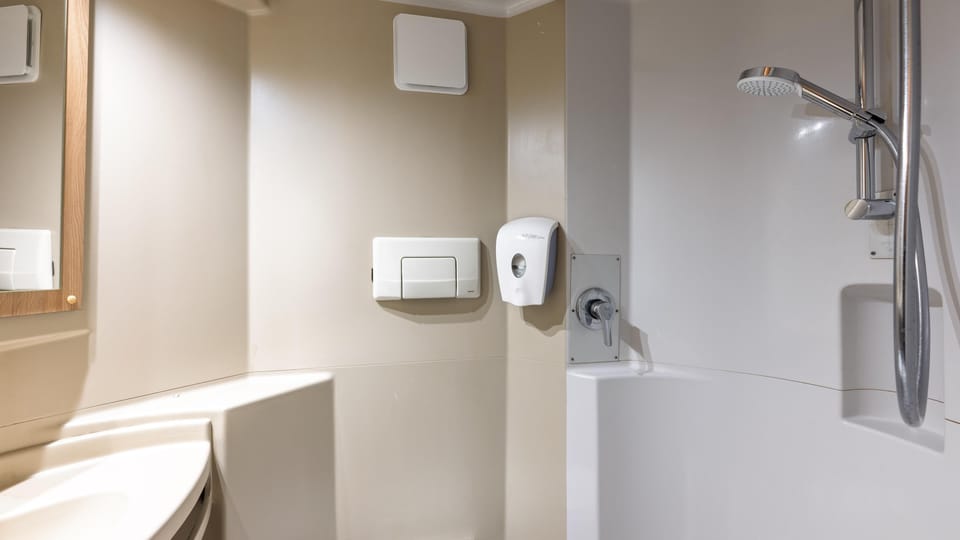 Shower, eco-friendly toiletries, towels