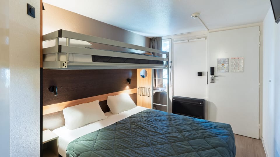 Standard Room, Multiple Beds | Desk, blackout drapes, soundproofing, free cribs/infant beds