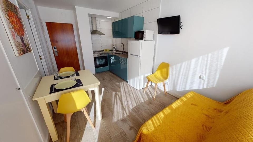 PREMIUM APARTMENT FOR 2 | Private kitchen | Full-size fridge, microwave, oven, stovetop