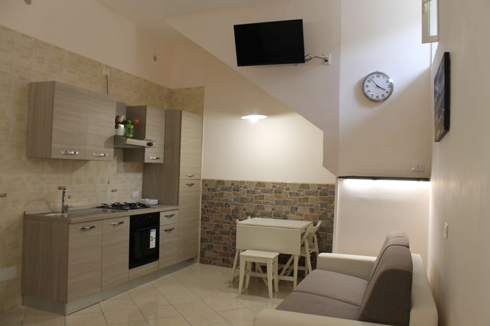 Classic Studio, 1 Bedroom, Kitchen, Annex Building (Ischia) | Private kitchen | Electric kettle, highchair