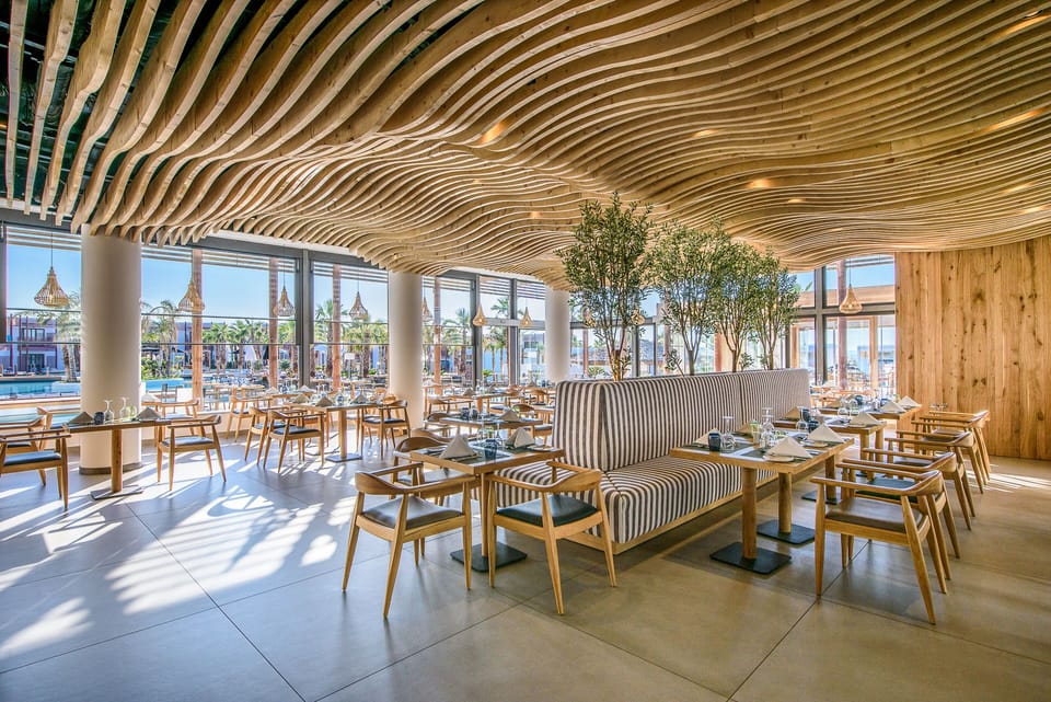 5 restaurants; breakfast, lunch, and dinner served