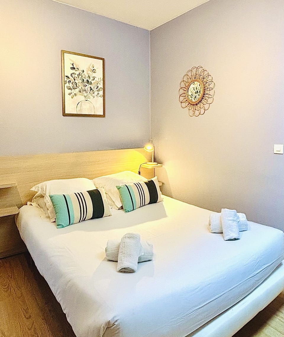Double Room, Ensuite | Free cribs/infant beds, free WiFi, bed sheets