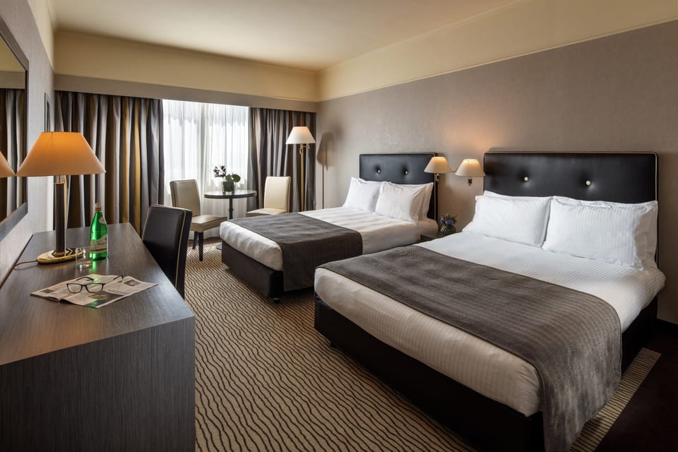 Hypo-allergenic bedding, minibar, desk, laptop workspace