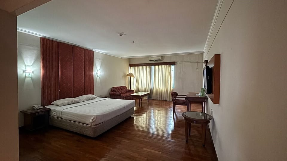 Deluxe Double Room, City View | Desk, free WiFi, bed sheets